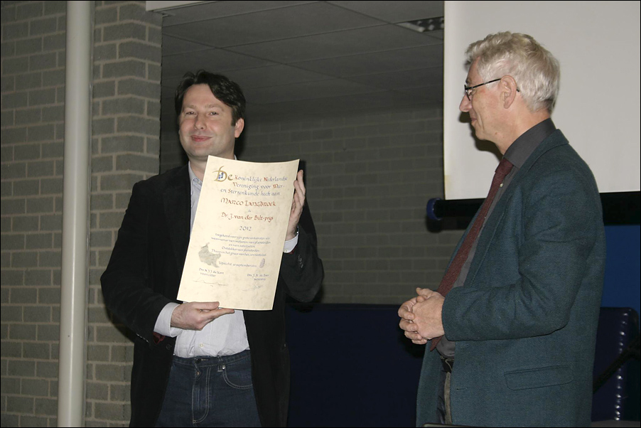 Marco receives an award from the Dutch Royal Astronomical Society