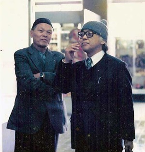 Minoru Honda (left) and Koichiro Tomita (a discoverer of C/1964 L1 Tomita-Gerber-Honda) at Annual Comet Conference in 1977. Photo: Shigeki Murakami