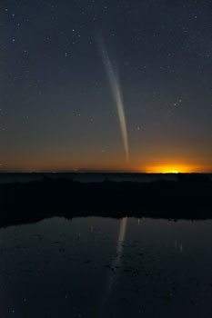 Colin Legg fotografoval kométu z Perthu, 22. 12. 2011