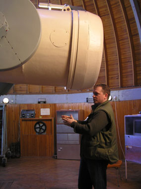 Krisztián Sárneczky at Schmidt telescope.